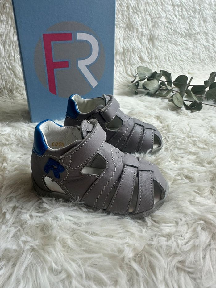 Paire de sandales grise Franco Romagnoli taille 18 - photo numéro 3