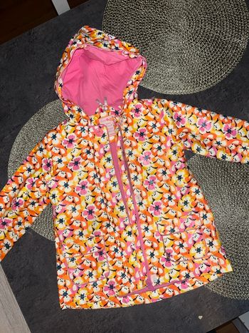 🧥 Manteau à capuche fleuri – Bon état