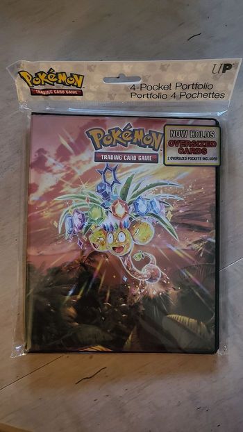 Classeur Pokémon + 2 cartes géantes offertes