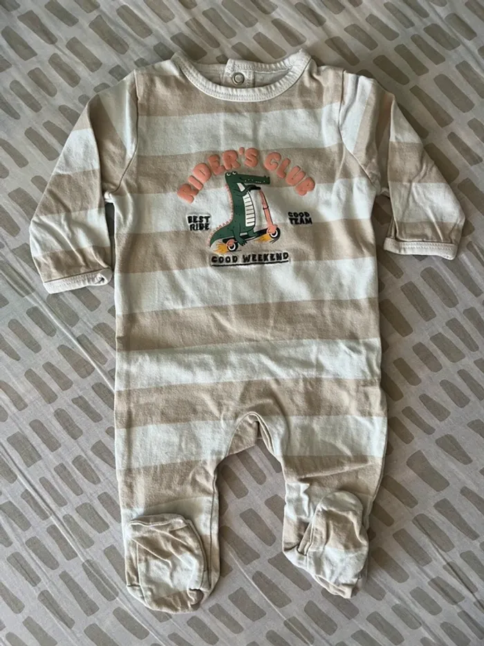 Lot de vêtements bébé 0 à 3 mois - photo numéro 19