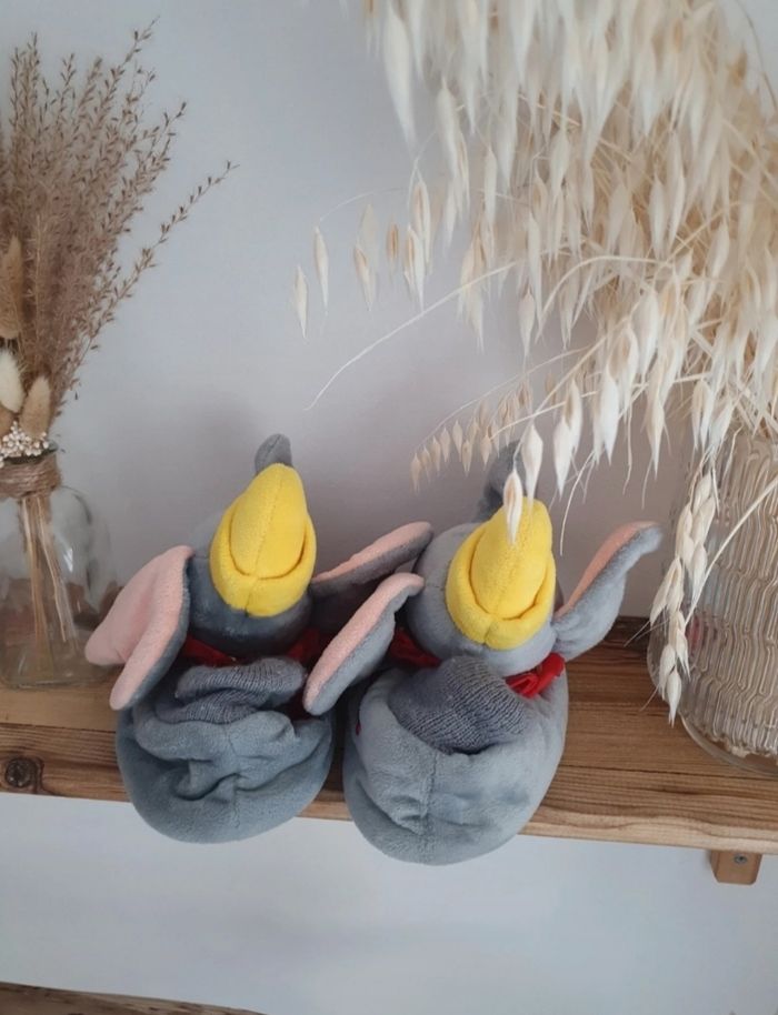 Chaussons dumbo/disney taille 29 - photo numéro 5