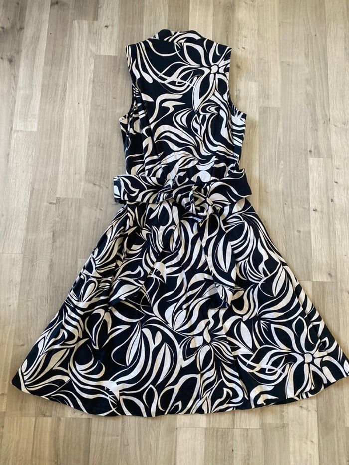 Robe courte avec ceinture - photo numéro 2