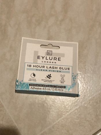 Colle pour faux cils