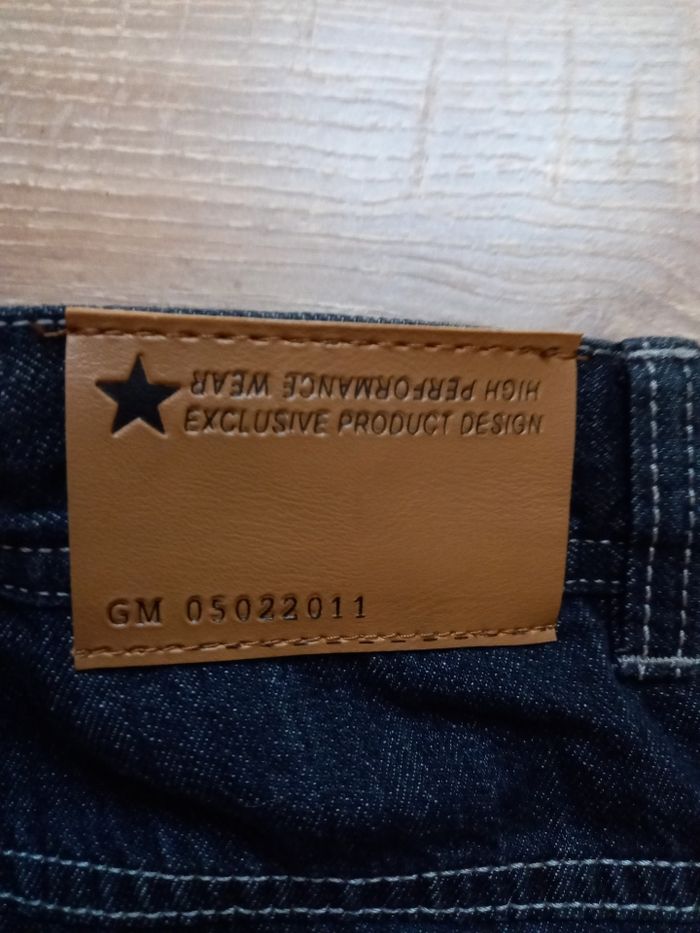 Jean bleu foncé marque Gémo taille 14 ans - photo numéro 4