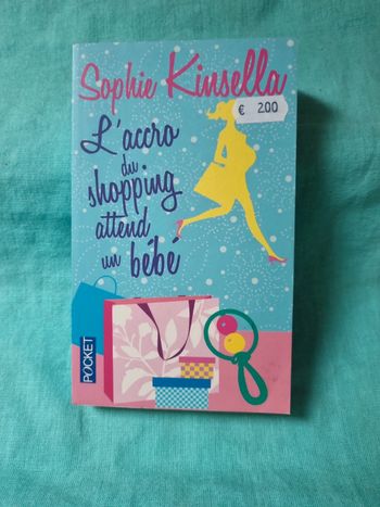 La croix du shopping attend un bébé