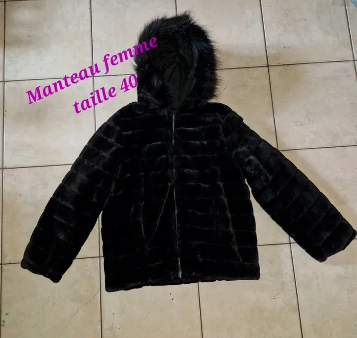 Manteau fausse fourrure taille 40