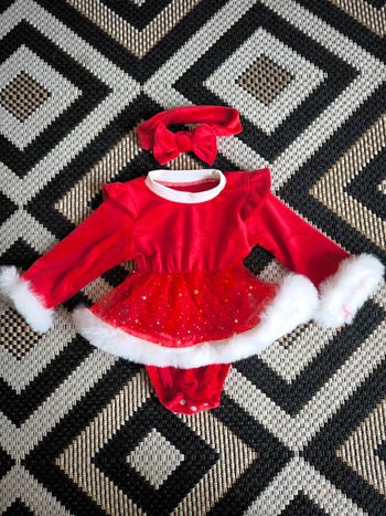 Bodies bebe mère noël taille 6-9mois