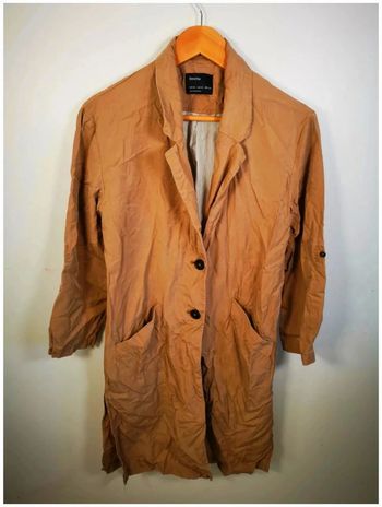 C34 trench beige bershka XS