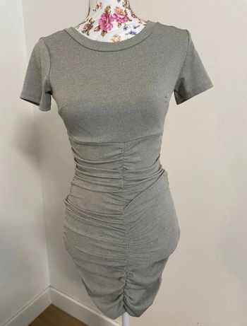 Robe drapée moulante col ras du cou
