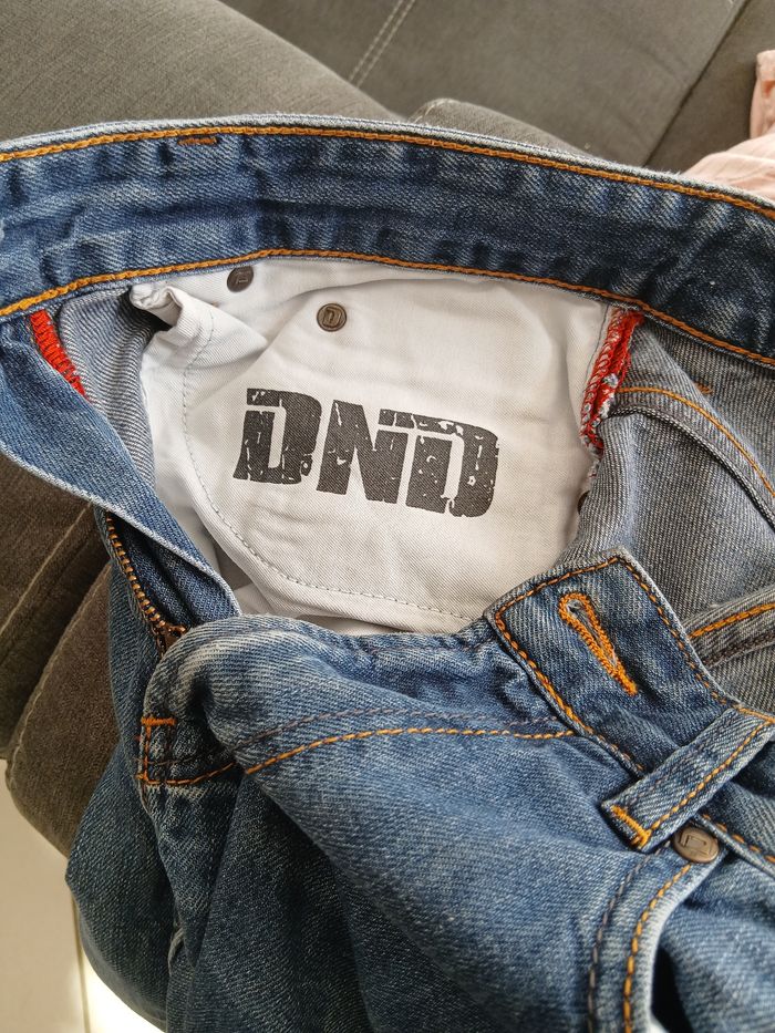 Jean droit. Taille W28 L32. Marque DND. - photo numéro 7