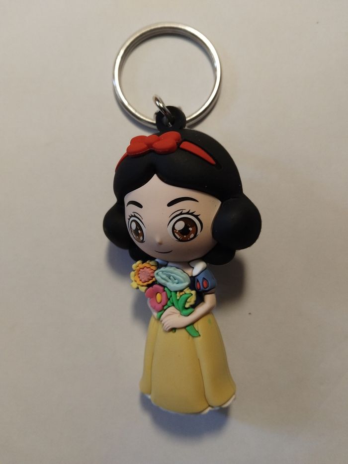 Porte clé disney  blanche neige