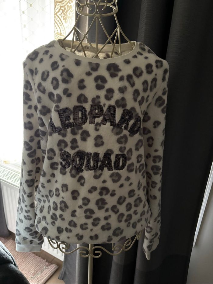 Pull tous doux , sequins , à messages - photo numéro 4