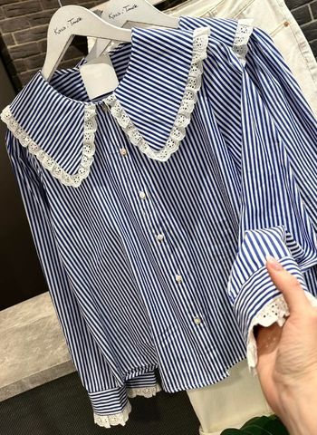 Chemise à rayures In April 1986