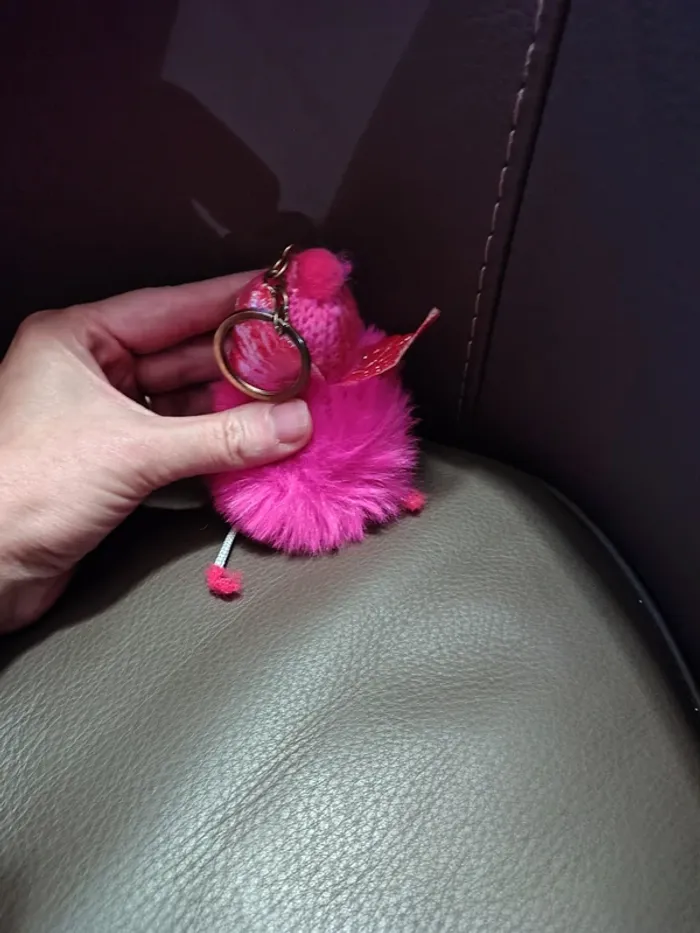 Porte clef boule douce bébé endormie love rose fushia - photo numéro 2