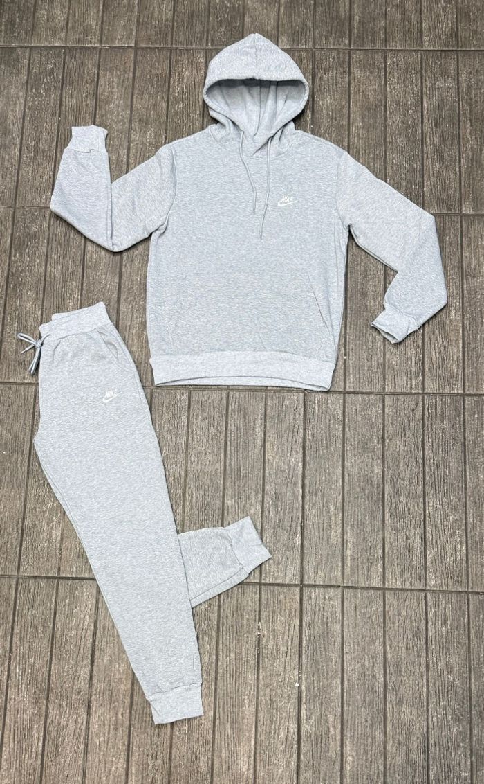 Ensemble Nike