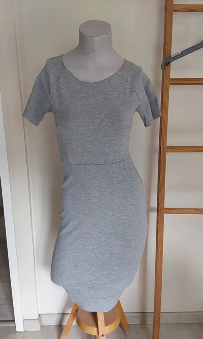 Robe grise près du corps moulante H&M T 34 - photo numéro 2