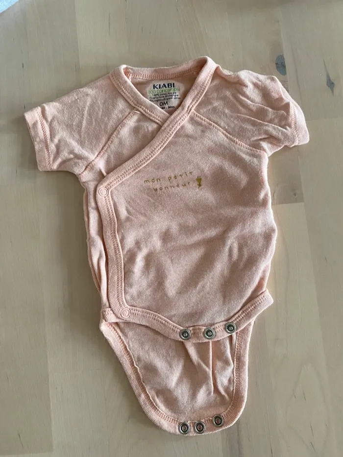 Lot 5 bodys manches courtes - taille 0 mois - photo numéro 2