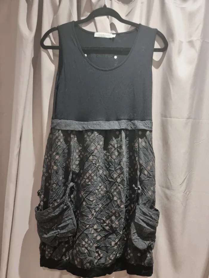 Robe courte cache cache noire a poches originales 38