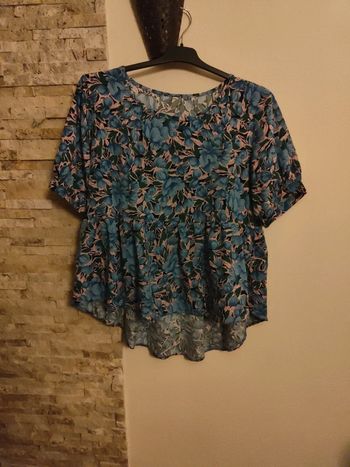 Haut fleuri bleu, rose, vert