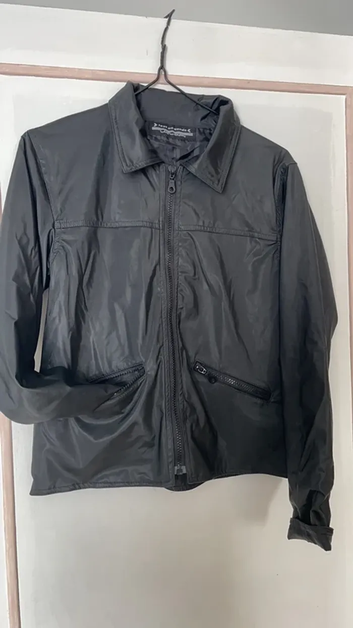 Veste noire enduite