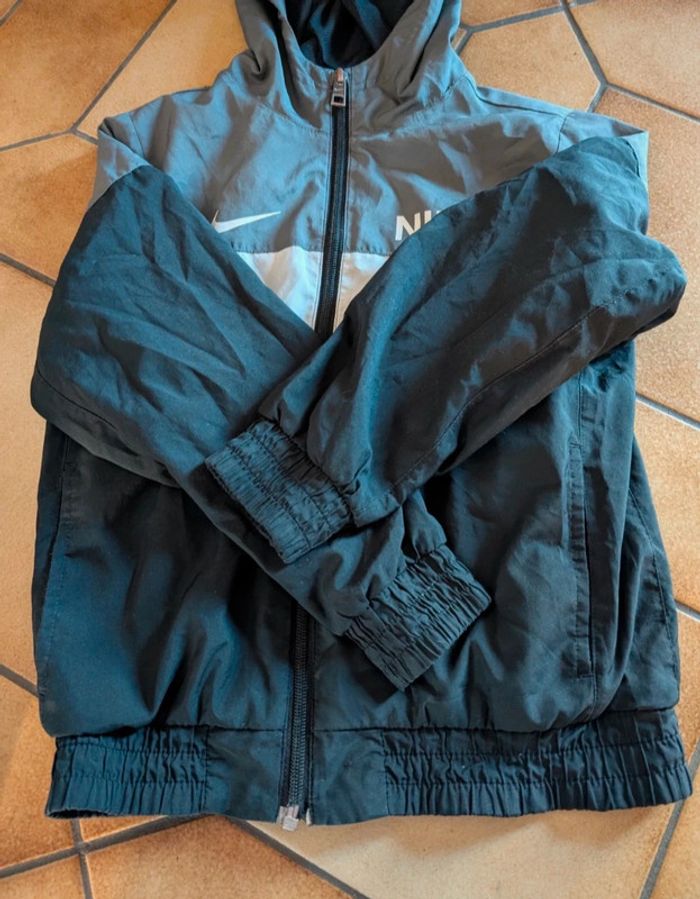 Veste Nike enfant taille XS 6 8 ans - photo numéro 2