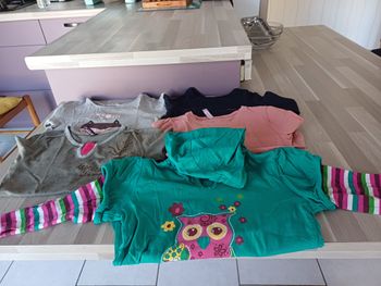 5 tee shirts manches longues filles Taille 6 ans