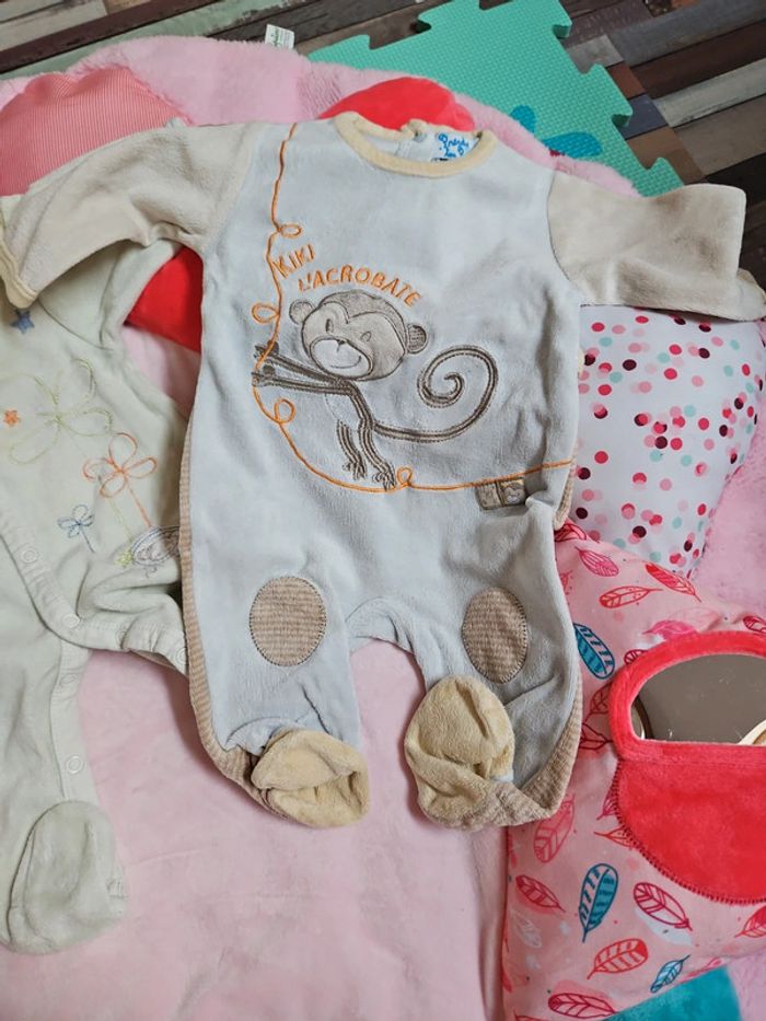 Lot 8 pyjamas hiver 1 mois - photo numéro 4