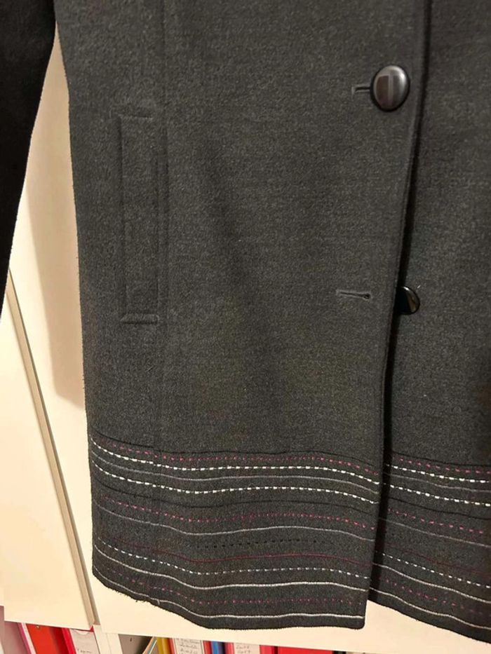 Manteau  gris avec  deco  sur le  bas T40 - photo numéro 4