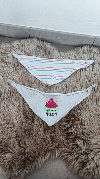 Lot 2 bavoirs triangles melon