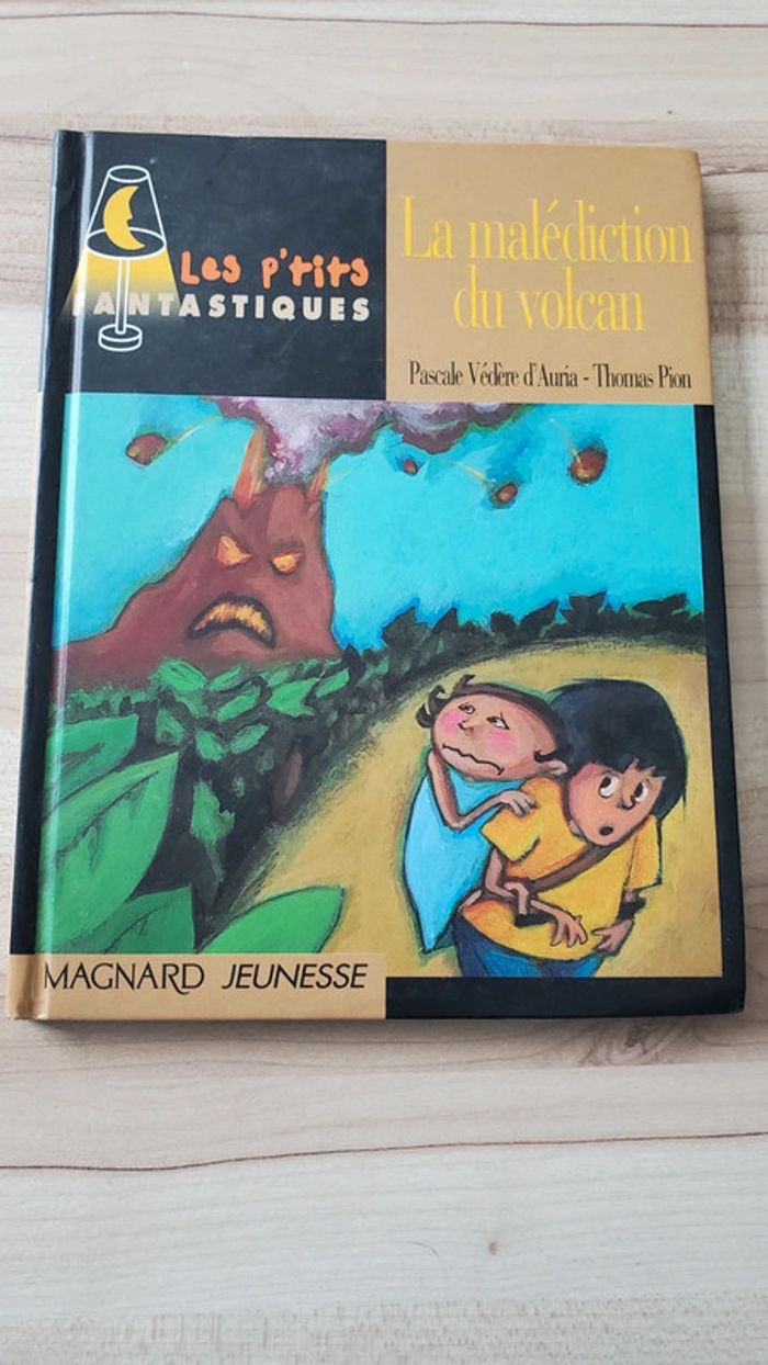 Livre La malédiction du volcan - photo numéro 1