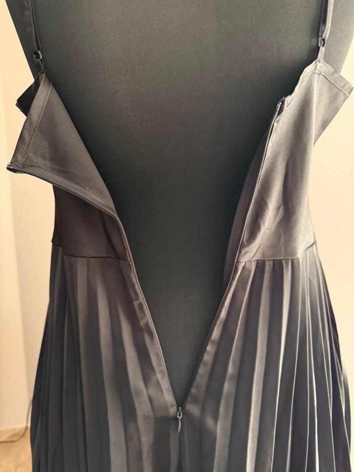 Robe noire plissée - photo numéro 4