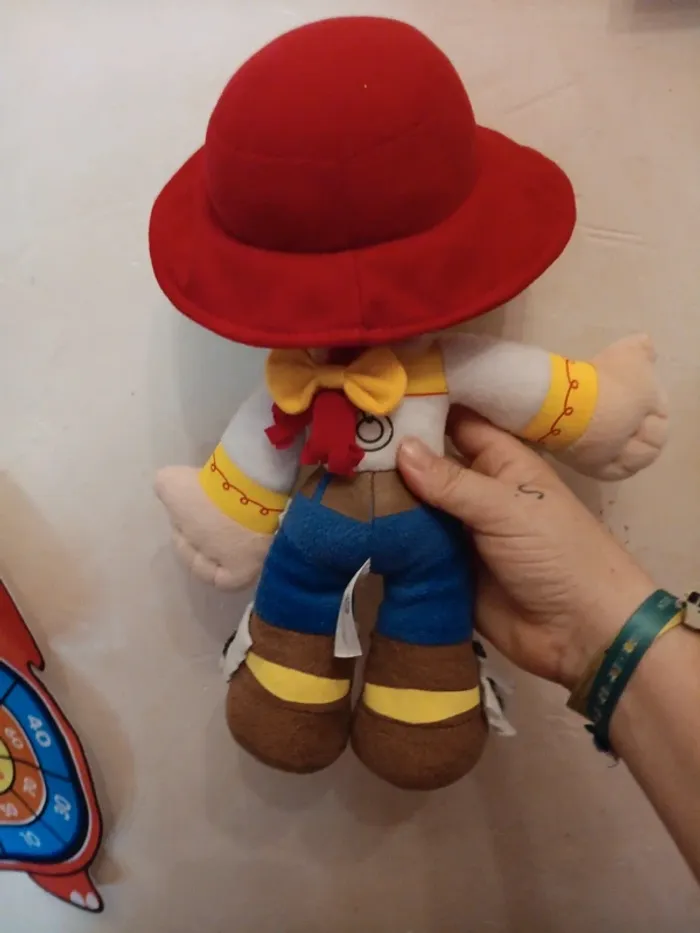 Peluche jessie 40cm toys story déco visage qui se décolle pas de vinted go - photo numéro 3