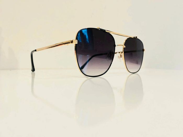 Lunette de soleil mixte noire et dorée verres dégradés UV protection catégorie 3 - photo numéro 9