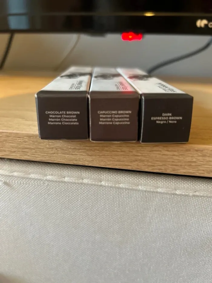 Bien lire l’annonce Fibres naturelles pour sourcils plusieurs teintes 20 euros l’unité - photo numéro 7