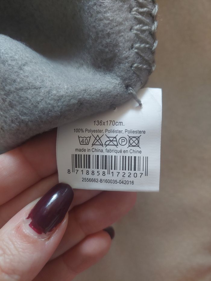 Plaid avec manches gris doux 136X170cm TBE ❄️ - photo numéro 2