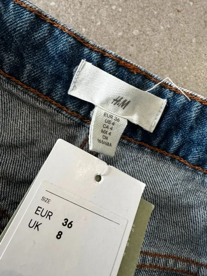 Short en jean H&M, taille 36, neuf 36x46cm - photo numéro 2