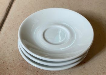 Vends 3 sous tasse 