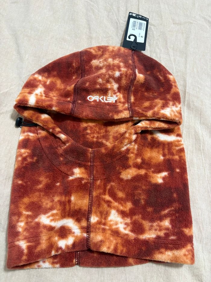 Masque de ski Cagoule Oakley coloris orange foncé, modèle REACH / AFIRM compliant