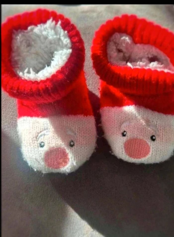 Pantoufle  père noel 6/9 mois