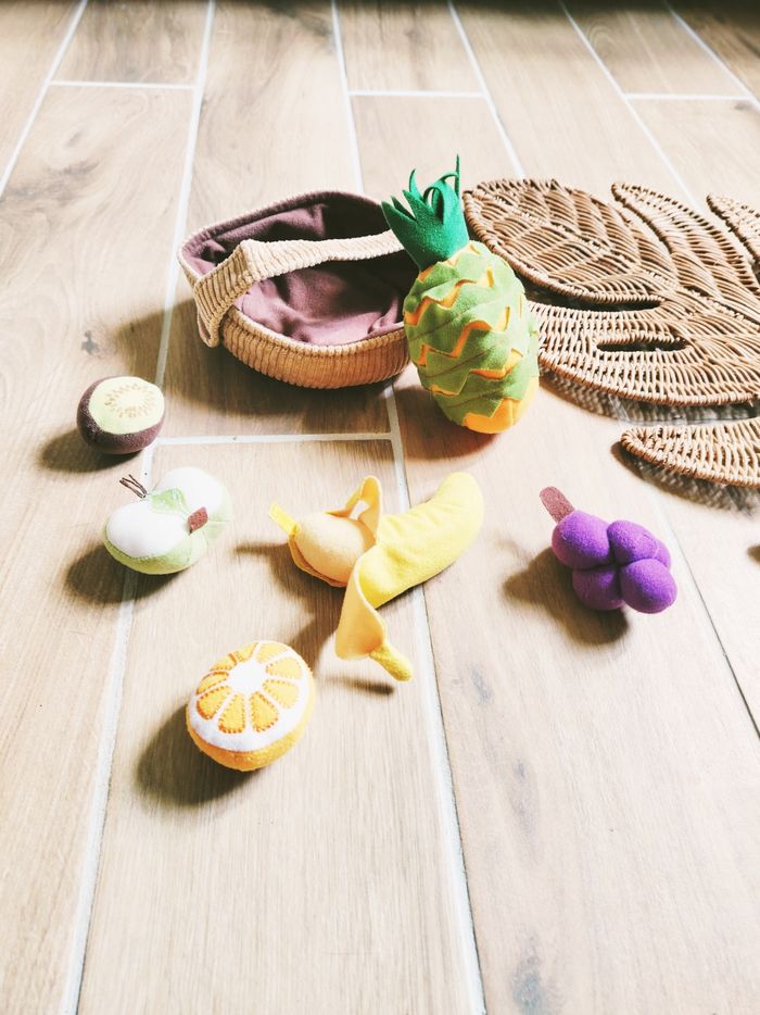 🍇 Dinette panier/corbeille marron anse avec fruits en tissu- peluche - photo numéro 2