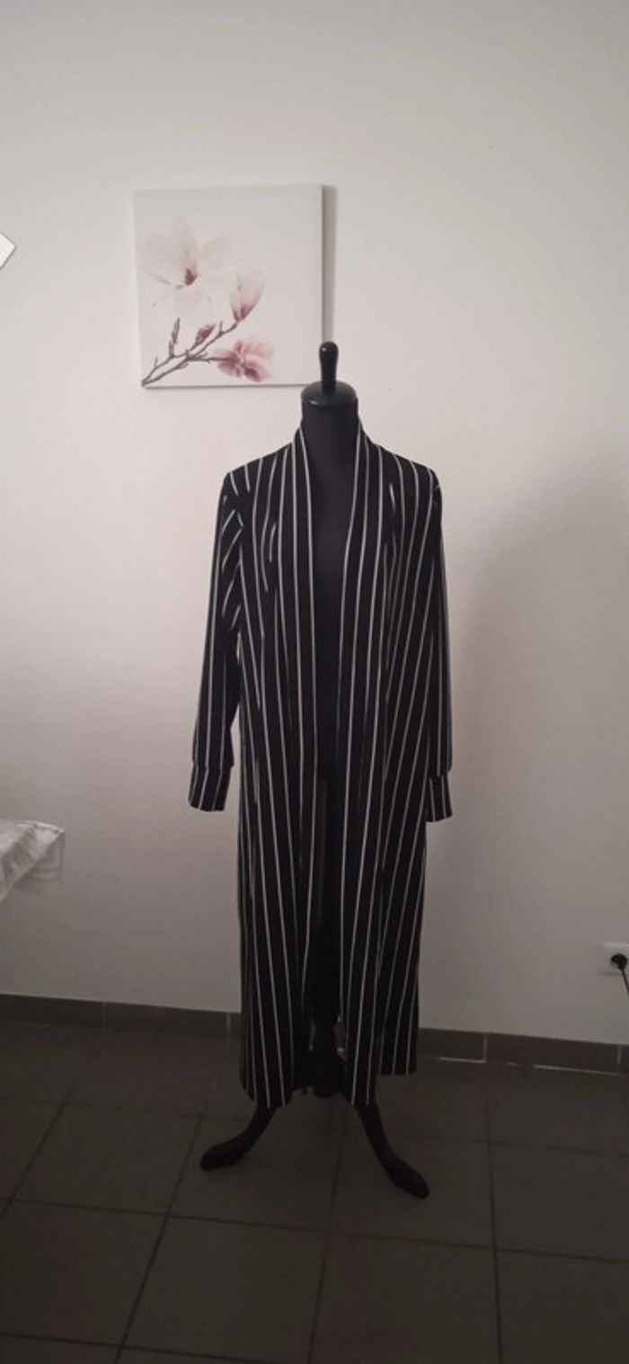 Veste longue noire et blanche à rayures/kimono