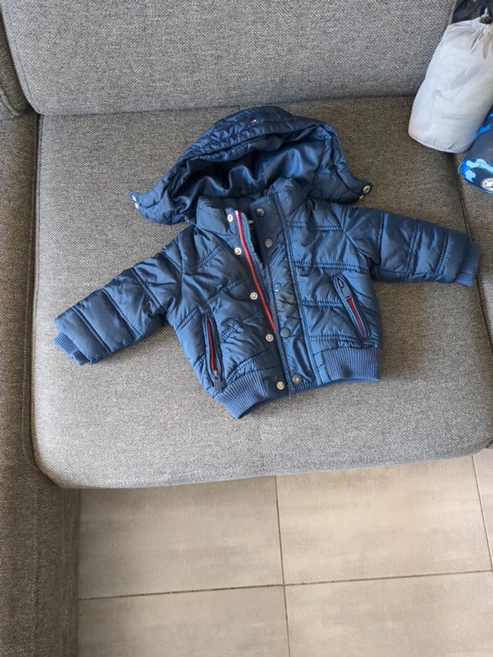 Manteau tommy Hilfiger bébé 6-9 mois marine