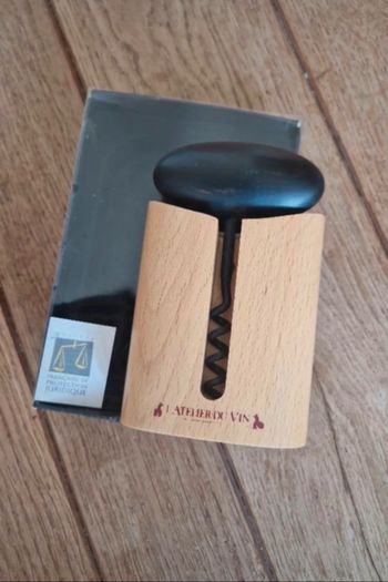 Tire bouchon et son étui