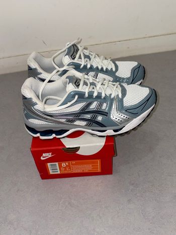Baskets Asics - Taille 42 - État neuf