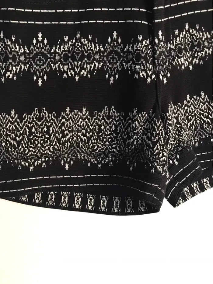 Short d’hiver noir à imprimés blanc taille 36 neuf jamais porté - photo numéro 6