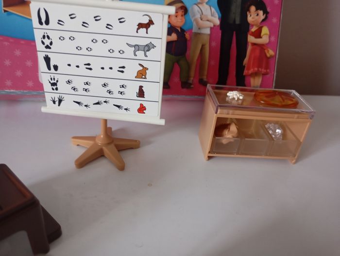 Boîte de playmobil. Salle de classe. N°70256 . Heidi. Très bon état - photo numéro 9