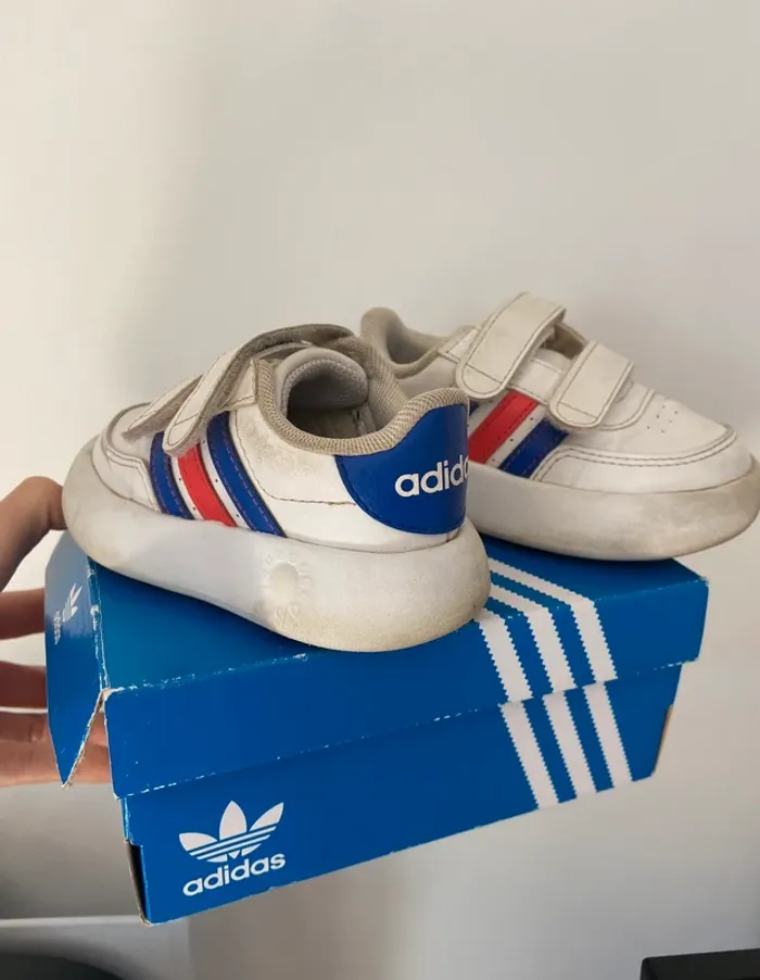 Basket Adidas taille 22