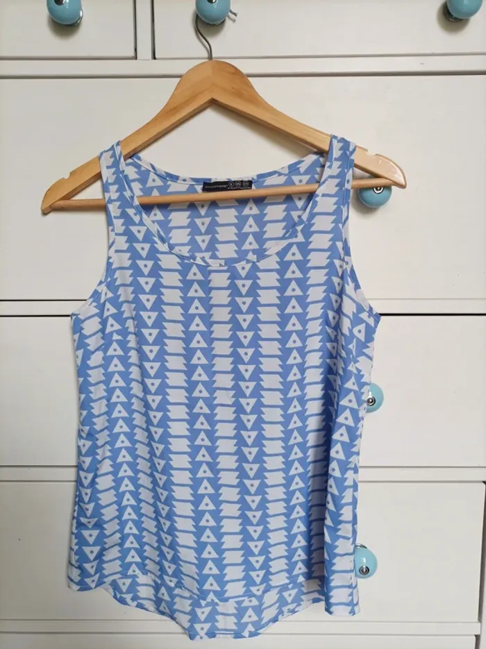 Haut léger avec motif géométrique T36
