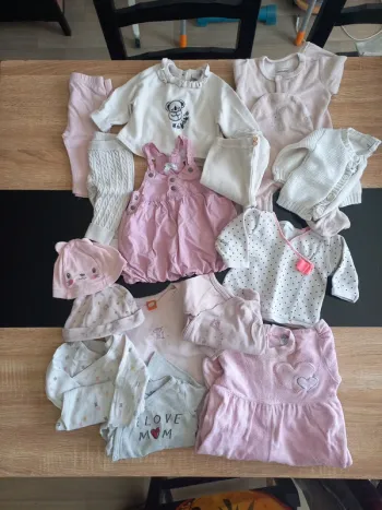Lot bébé fille 1 mois