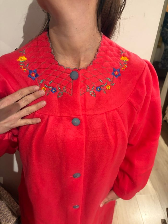 Robe de chambre rose à fleurs